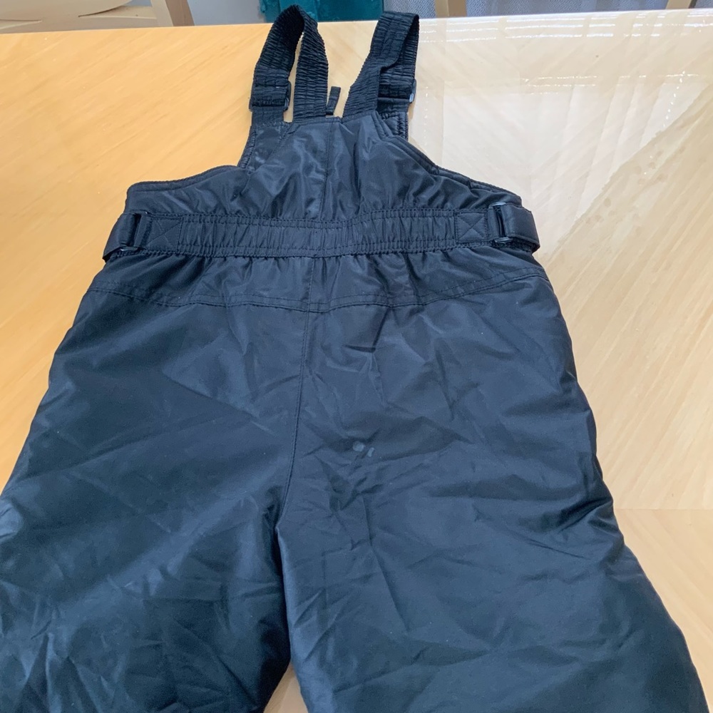 Kids Squall water proof Iron knee snow bibs. Size M (5/6)